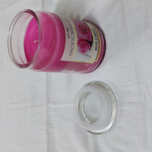 Unused scented candle in glass jar - Picture 2 of 3